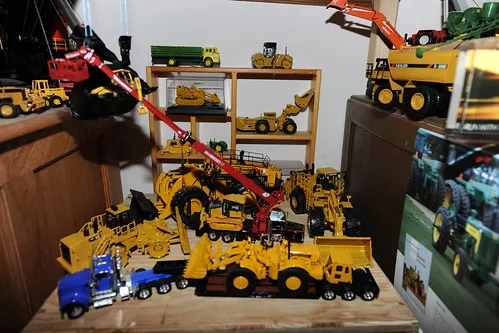 45128 diecast excavator