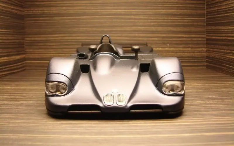 /img/45130-bmw-lmr-diecast-cars-display.webp