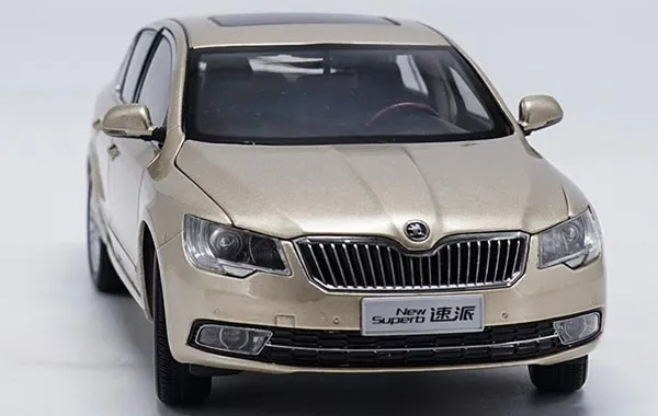 /img/45137-skoda-superb-diecast-collection.webp