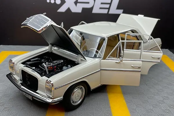 45139 mercedes w114 250c diecast