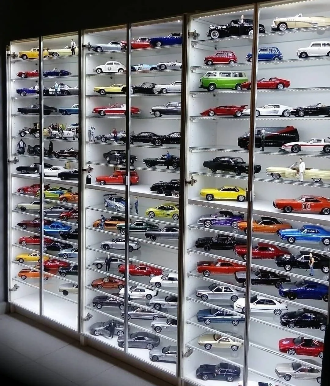 /img/45152-diecast-car-coupon-finder.webp