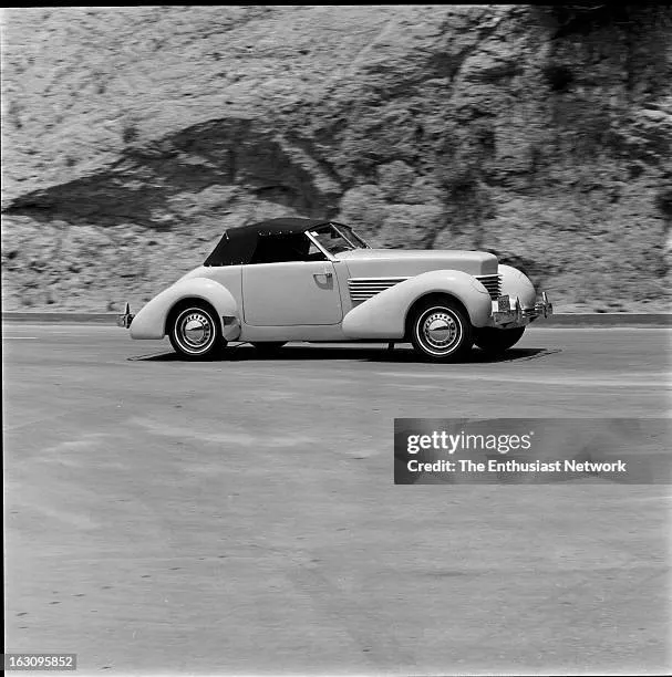 /img/45161-cord-810-diecast-model-brands.webp