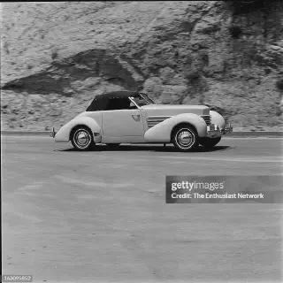 /img/45161-cord-810-diecast-model-brands.webp