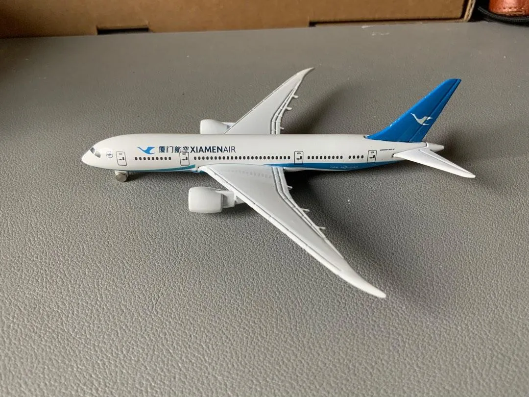 /img/45162-diecast-model-airplane-investment.webp