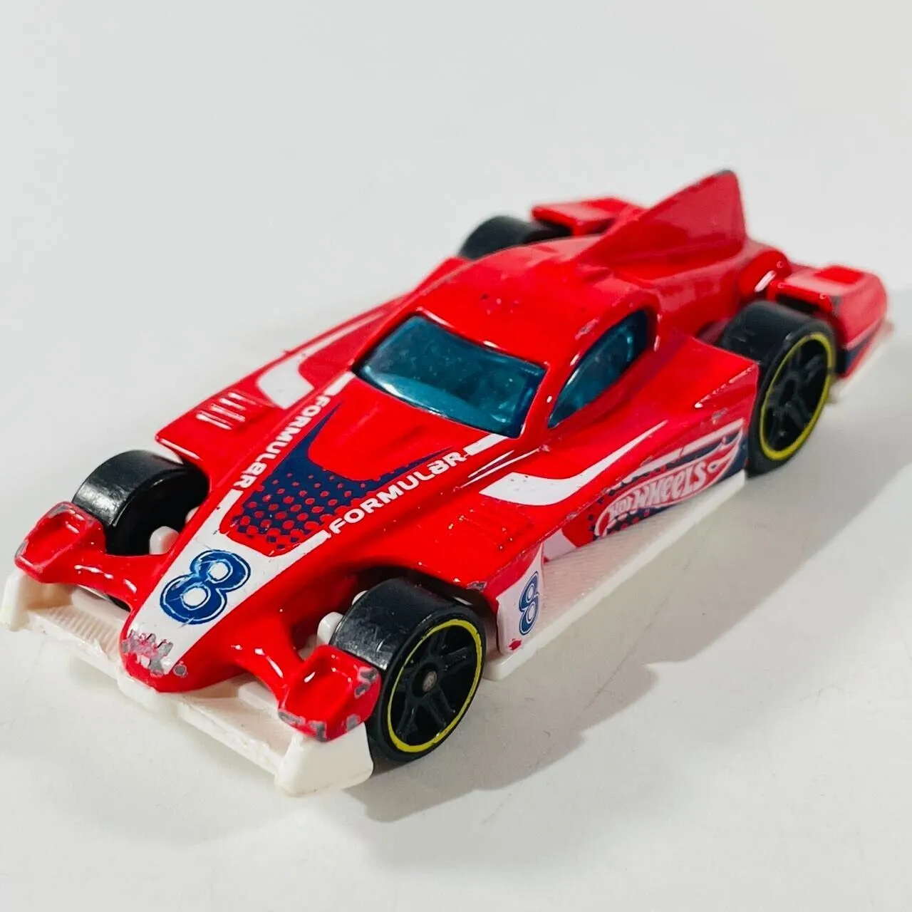 45164 inspecting hot wheels