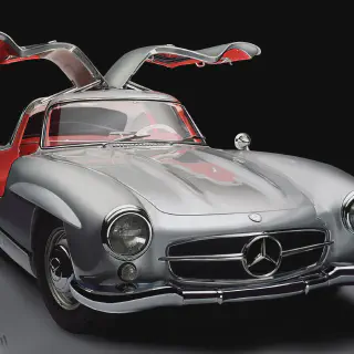 /img/45178-mercedes-gullwing-diecast-display.webp