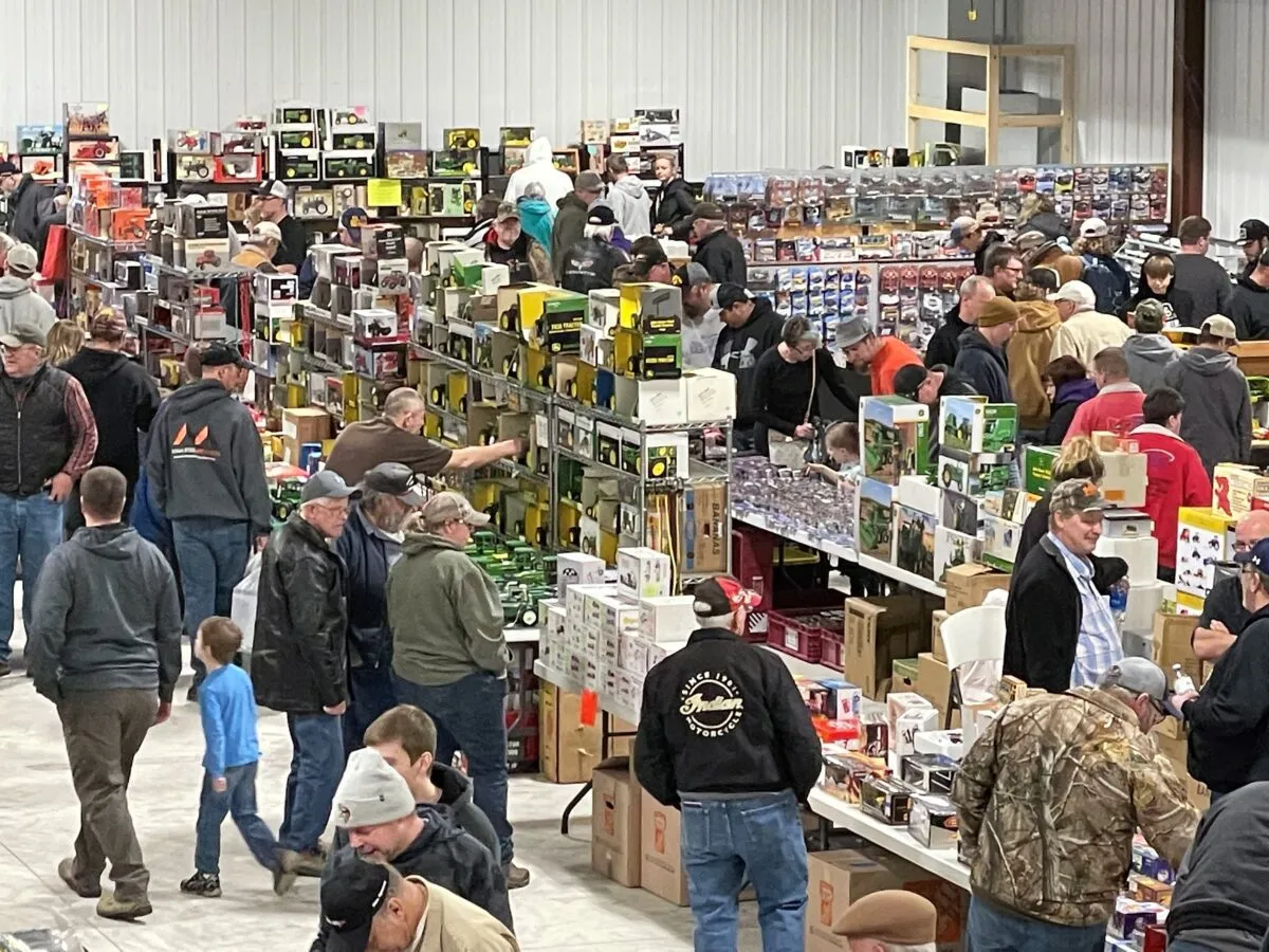 45179 diecast show vendor