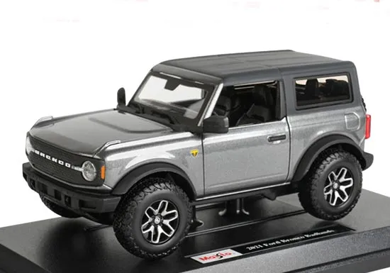 /img/45180-comparing-bronco-diecast-models.webp
