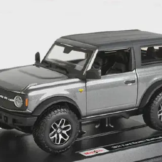/img/45180-comparing-bronco-diecast-models.webp