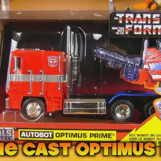 /img/45191-optimus-prime-display.webp
