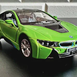 /img/45196-bmw-i8-diecast-car-cleaning.webp