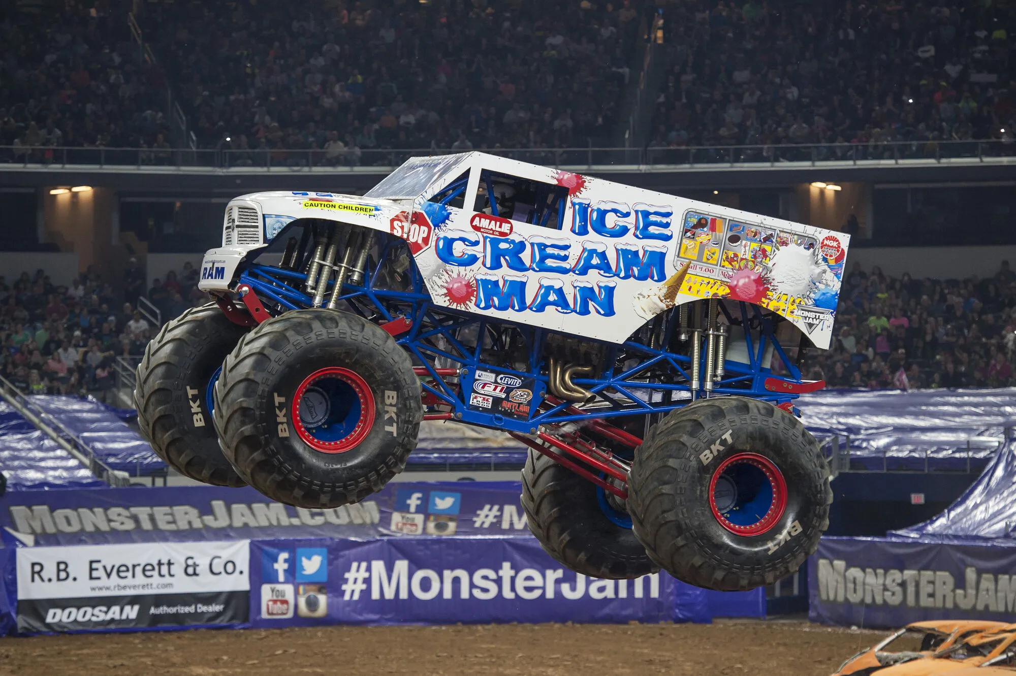 45231 ice cream man monster truck diecast features