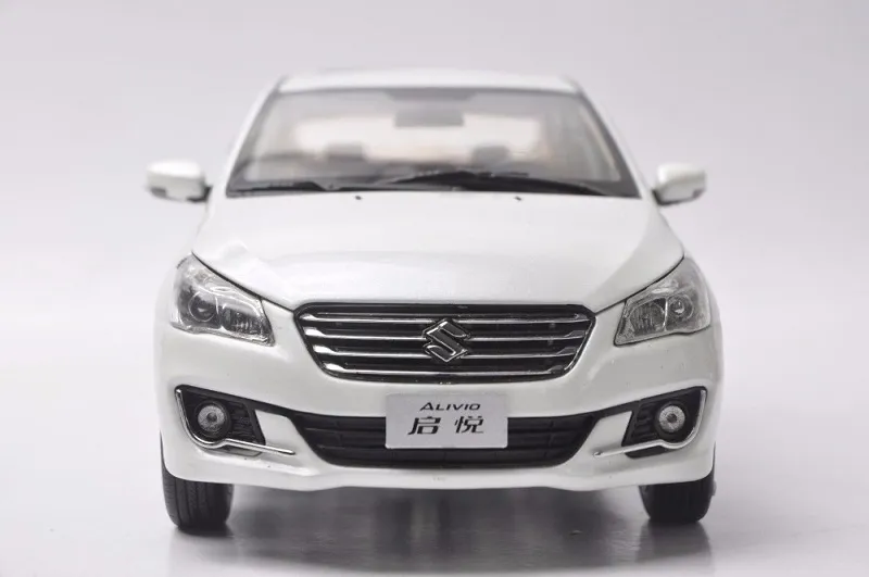 45240 ciaz diecast car image2