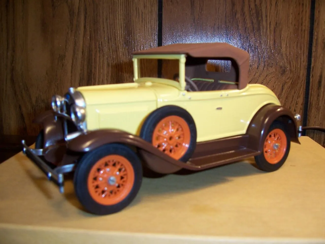 /img/45246-hubley-diecast-display.webp