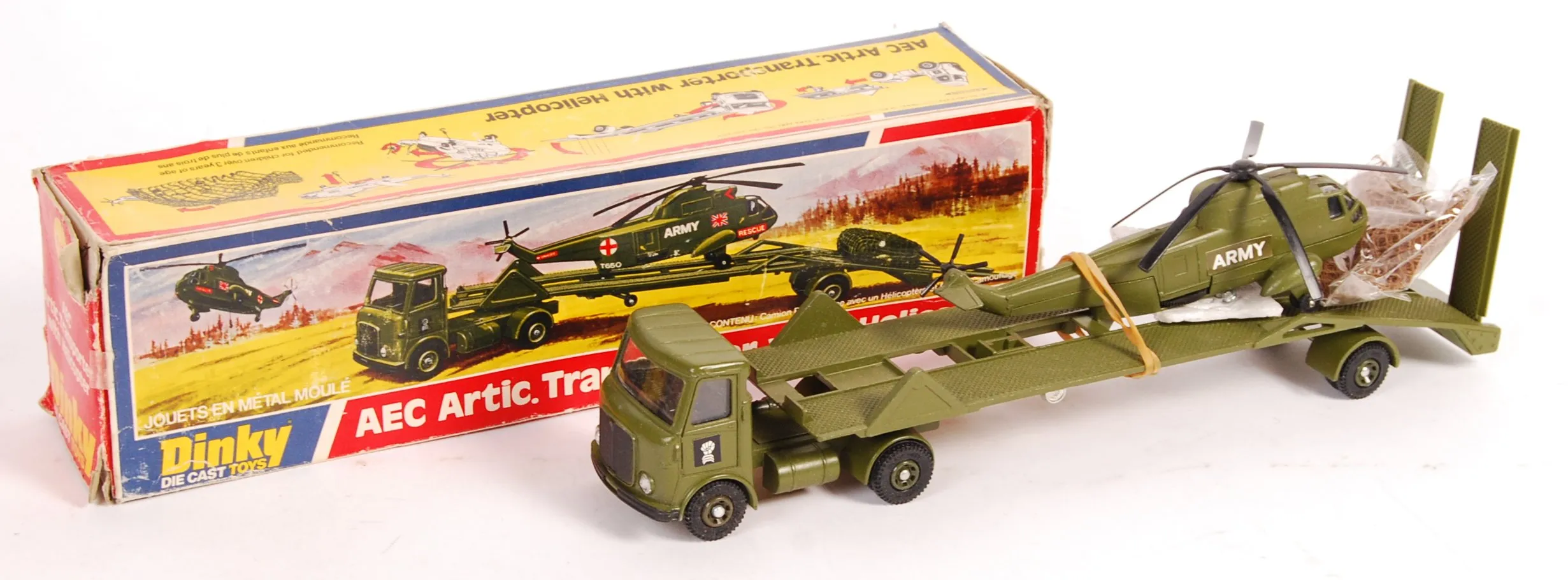 /img/45249-dinky-diecast-military-display.webp