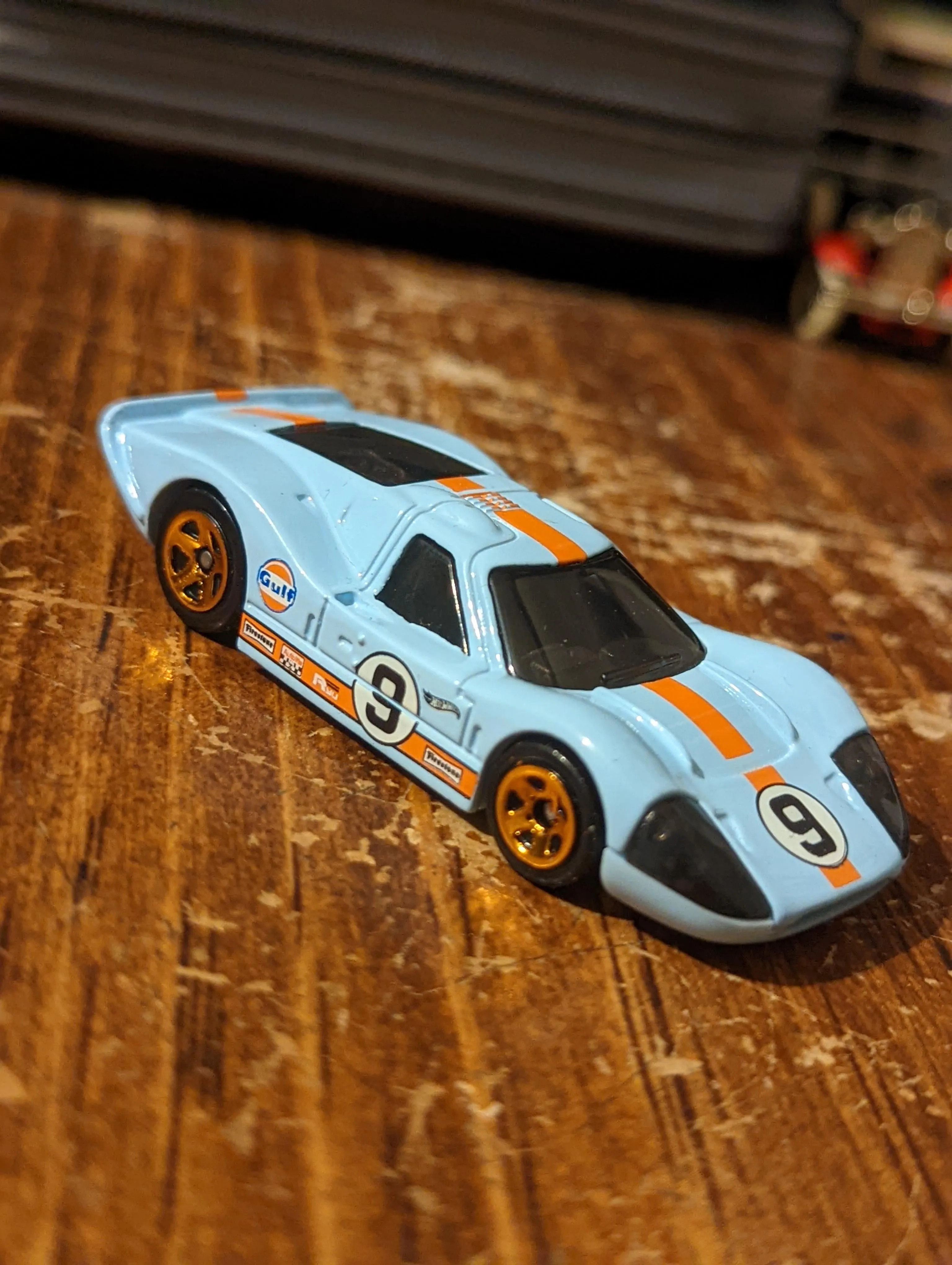/img/45260-ford-gt40-diecast-cleaning.webp