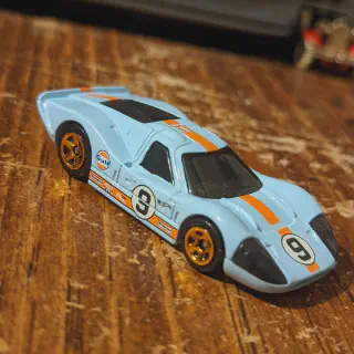 /img/45260-ford-gt40-diecast-cleaning.webp