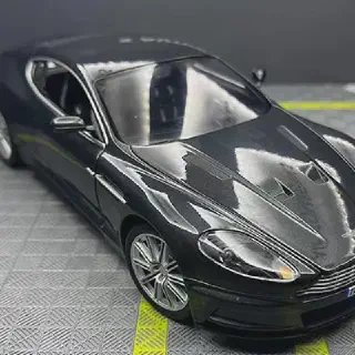 /img/45261-aston-martin-dbs-diecast-1-18-display.webp