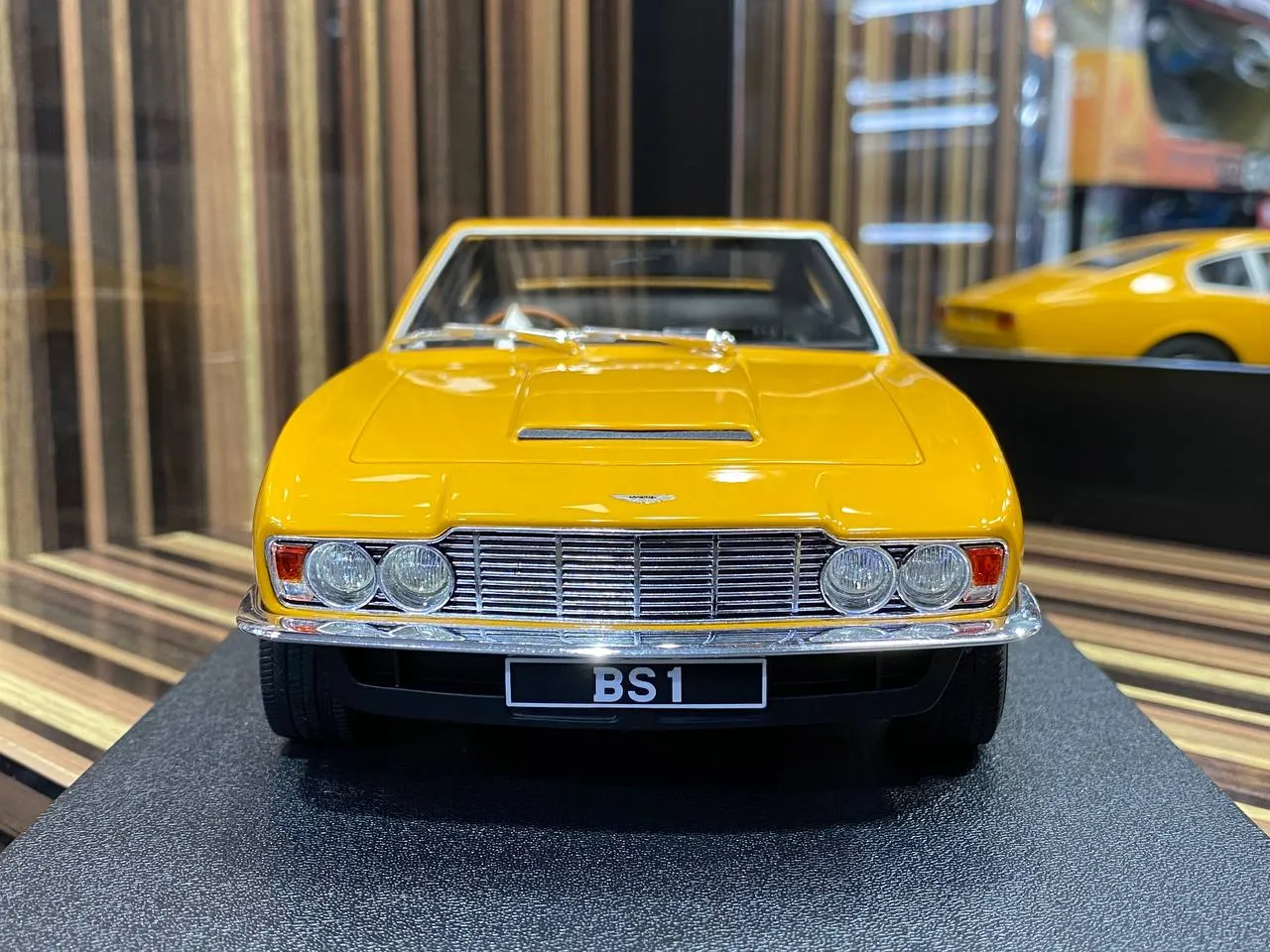 45261 aston martin dbs diecast 1 18 model details
