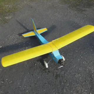 /img/45268-diecast-glider-model-preservation.webp