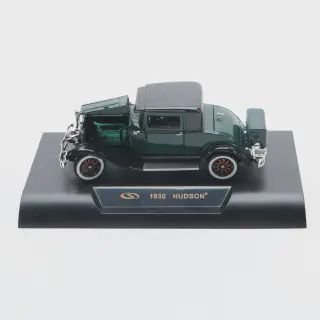 /img/45275-diecast-model-display.webp