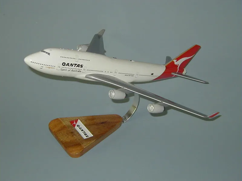 45278 qantas 747 300 diecast
