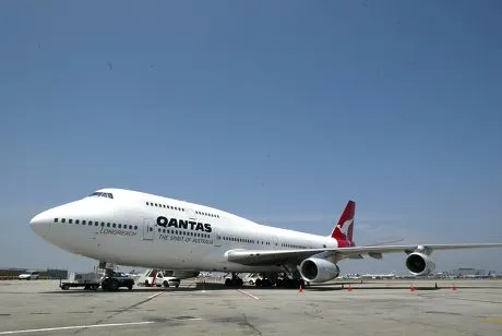 45278 qantas 747 diecast display