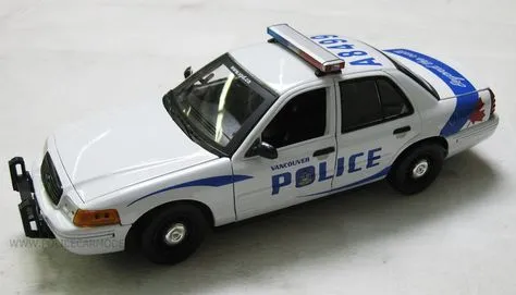 45279 diecast police car features