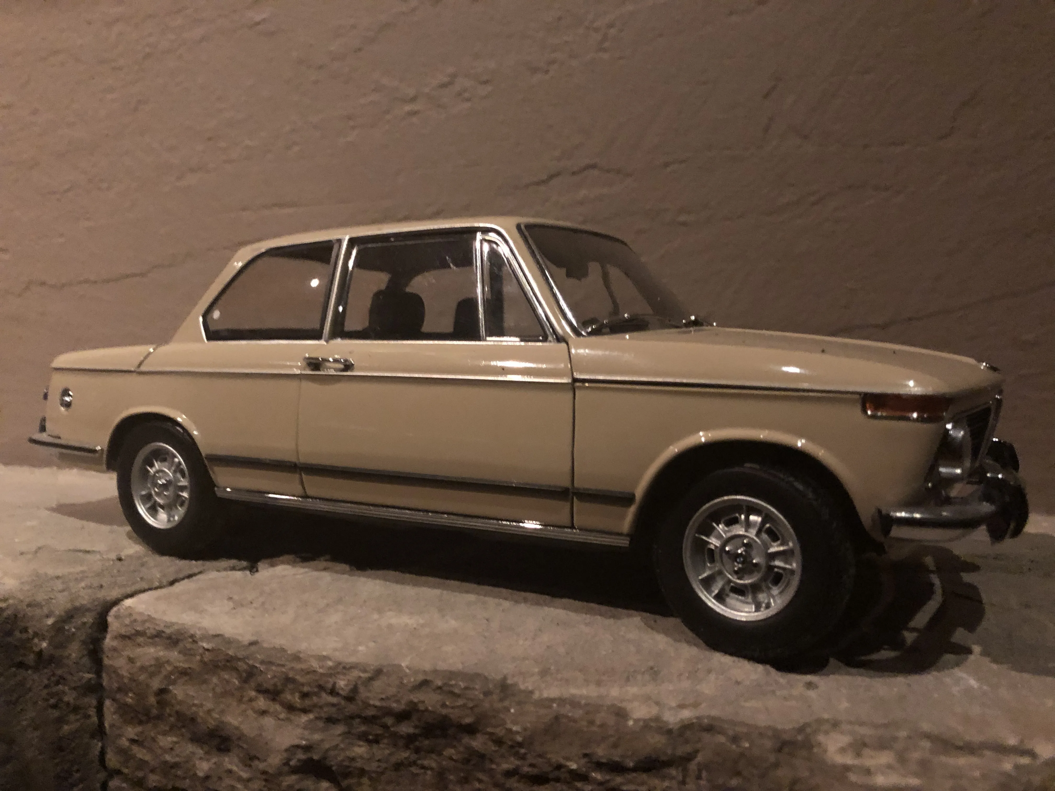 45285 bmw 2002 diecast display