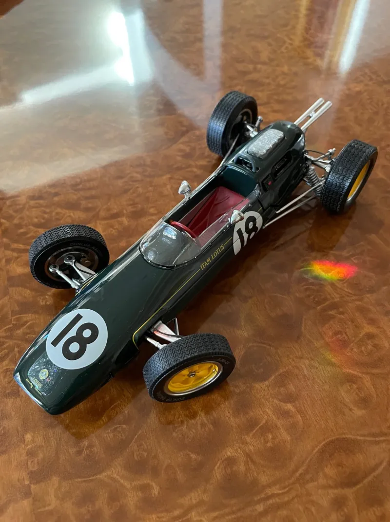 /img/45297-diecast-car-detail.webp