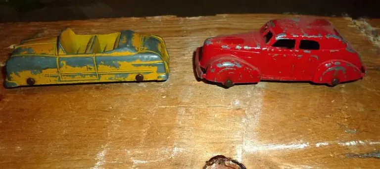 45303 cleaning diecast toy