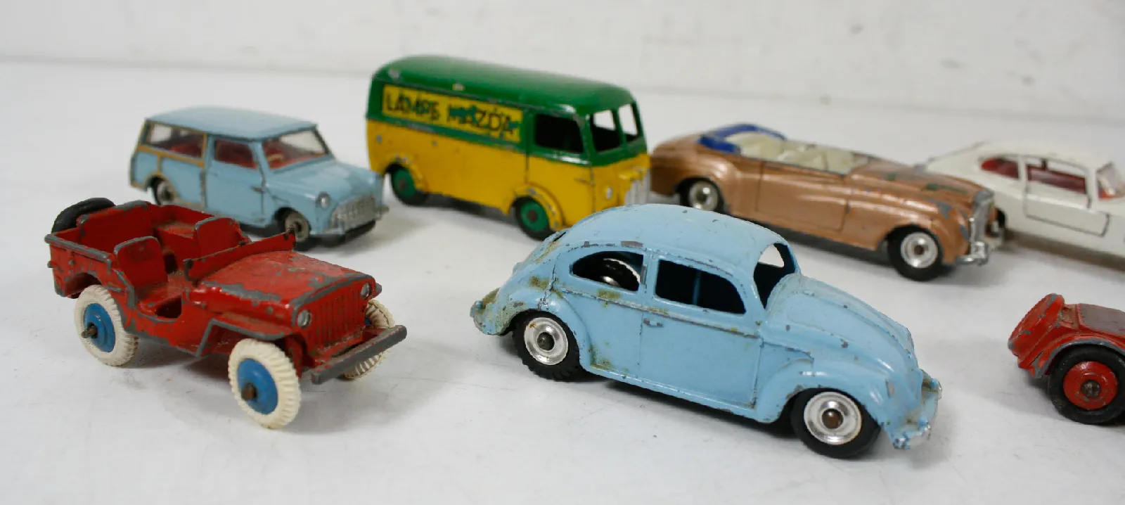 /img/45303-diecast-toy-collection.webp