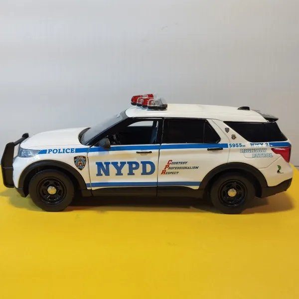 /img/45318-custom-diecast-police-car-7.webp