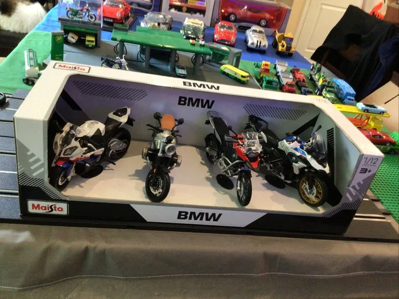 /img/45334-diecast-motorcycle-collection.webp