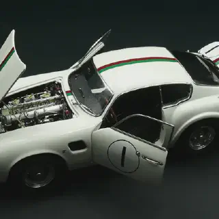 /img/45340-diecast-mobil-display.webp