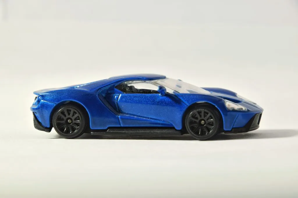 /img/45349-diecast-car-value.webp