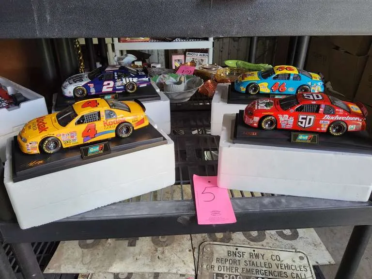 /img/45359-nascar-diecast-cars-auction.webp
