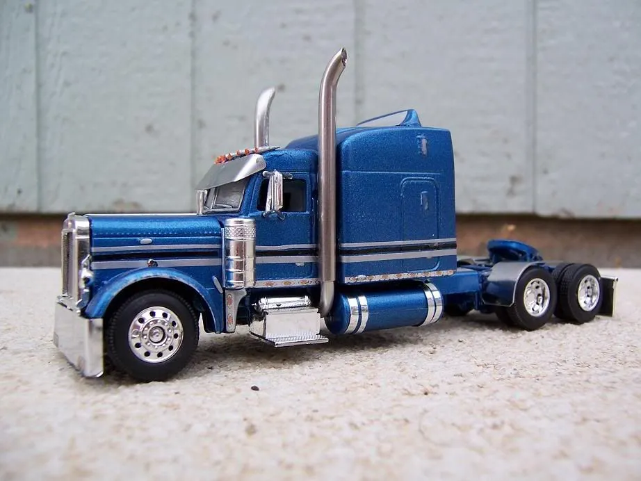 /img/45370-diecast-truck-collection.webp