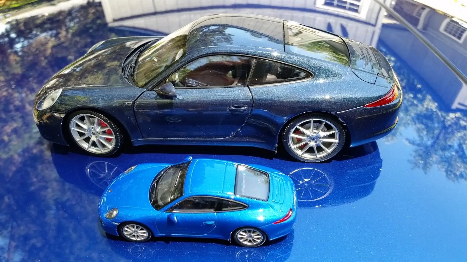 /img/45378-porsche-4s-diecast-collection.webp
