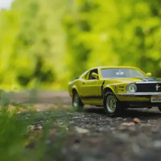 /img/45384-authentic-uni-car-diecast.webp