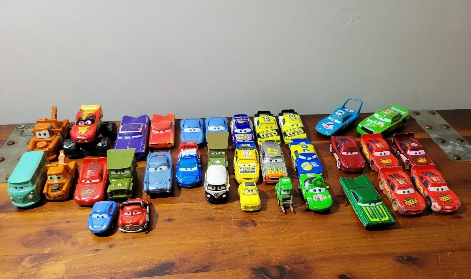 45388 diecast car scale 1 18