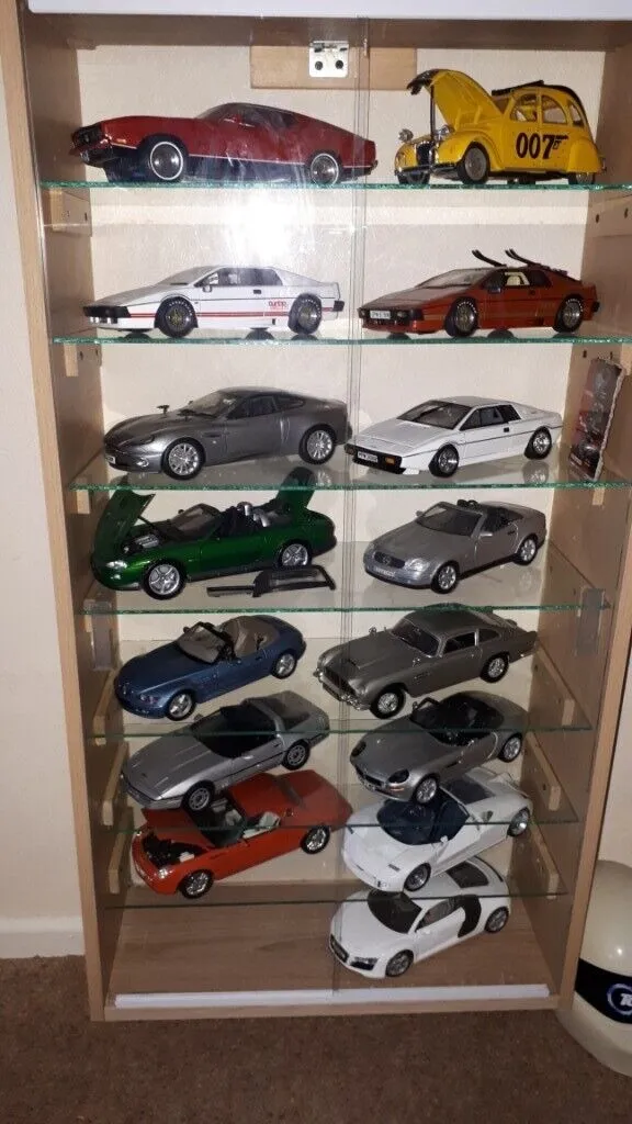 45393 james bond diecast display